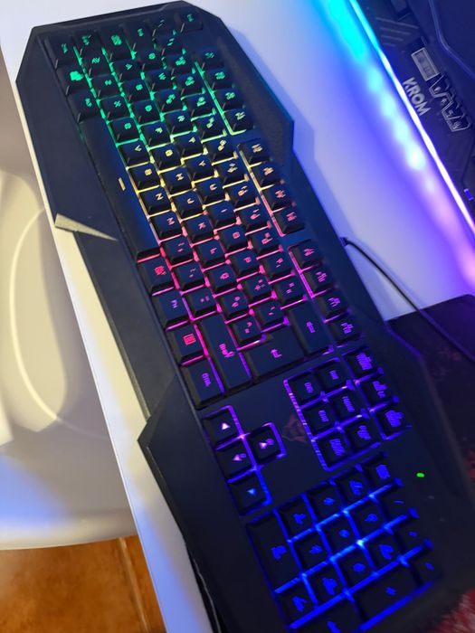 Teclado gaming semi-novo
