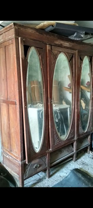 Roupeiro com mais de 100 anos