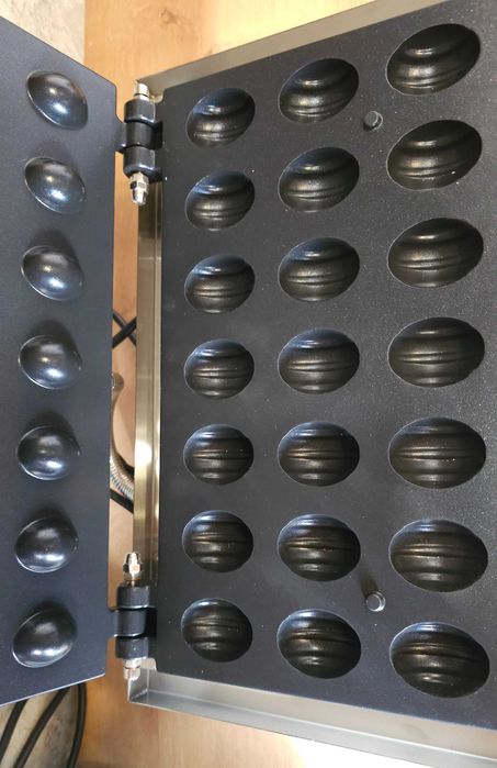 Вафельниця горішниця HKN-GES210