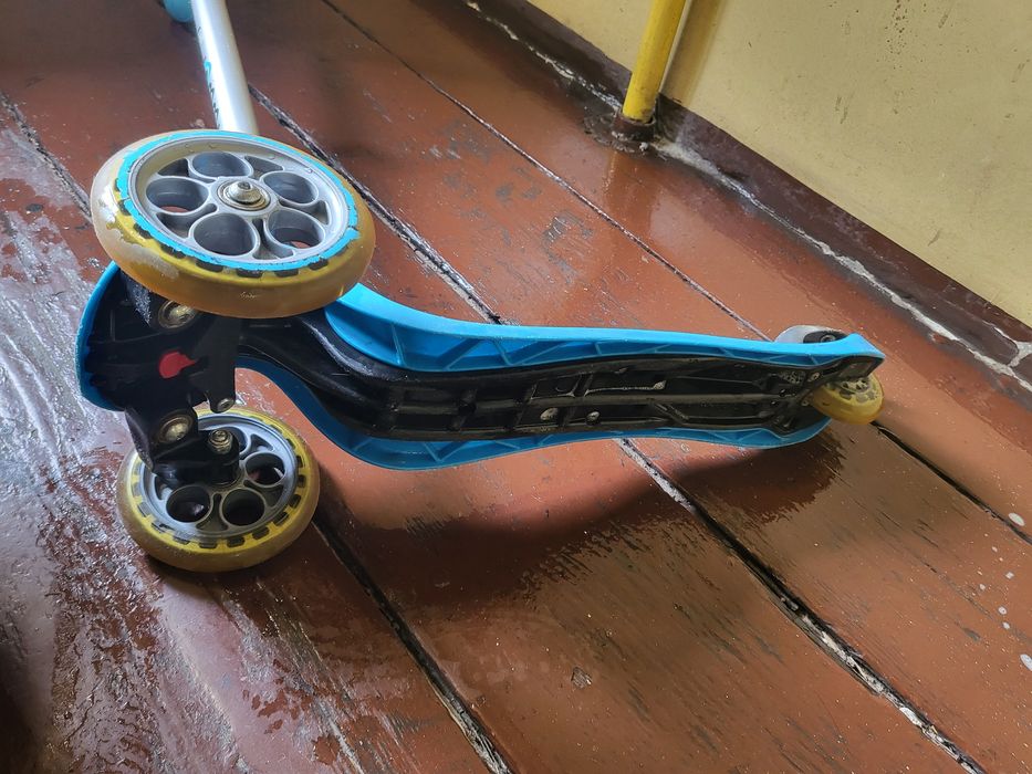 Hulajnoga GLOBBER 3 kołowa niebieska - komfort jazdy