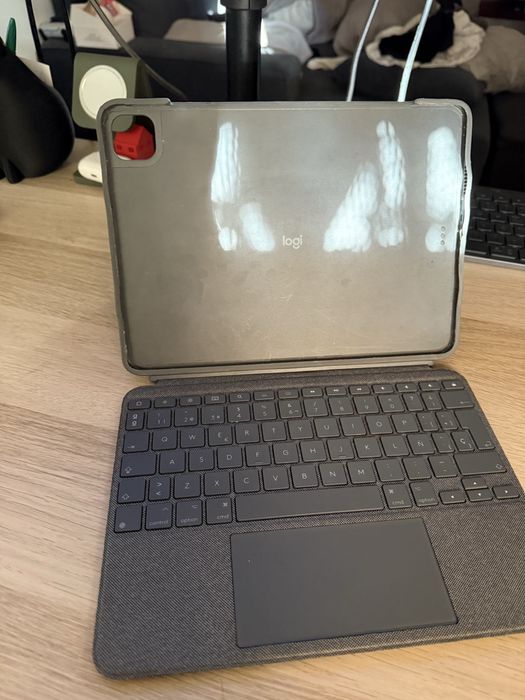 Ipad 11 2022 M2 Silver 128gb Wifi + Logitech Capa