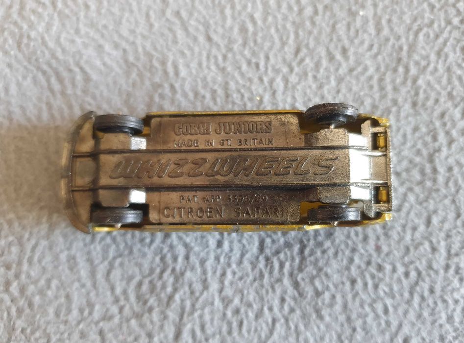 Carrinhos Corgi Juniors Whizz Wheels: Citroen Safari, Volvo 1800, 1970