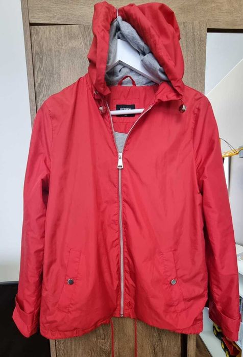 Czerwona kurtka damska z kapturem | Rozmiar 36 | Lekka wiosna/jesień