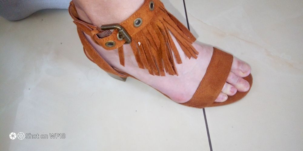 Sandały na obcasie 39