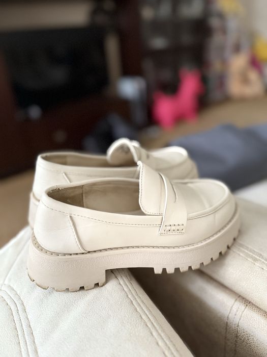 Жіночі молочні лофери