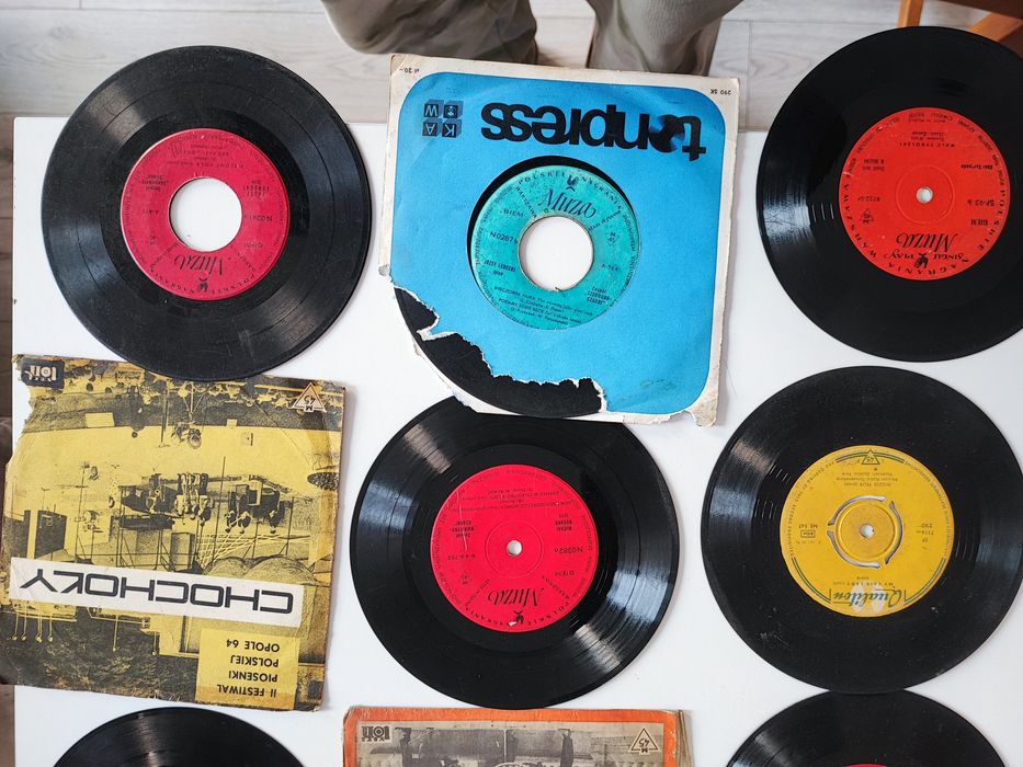 Zestaw małych płyt winylowych
