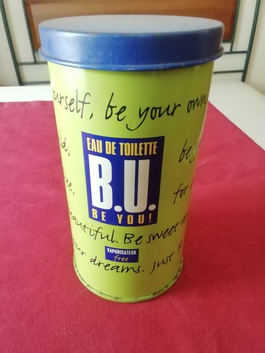 Lata de perfume B. U., vazia