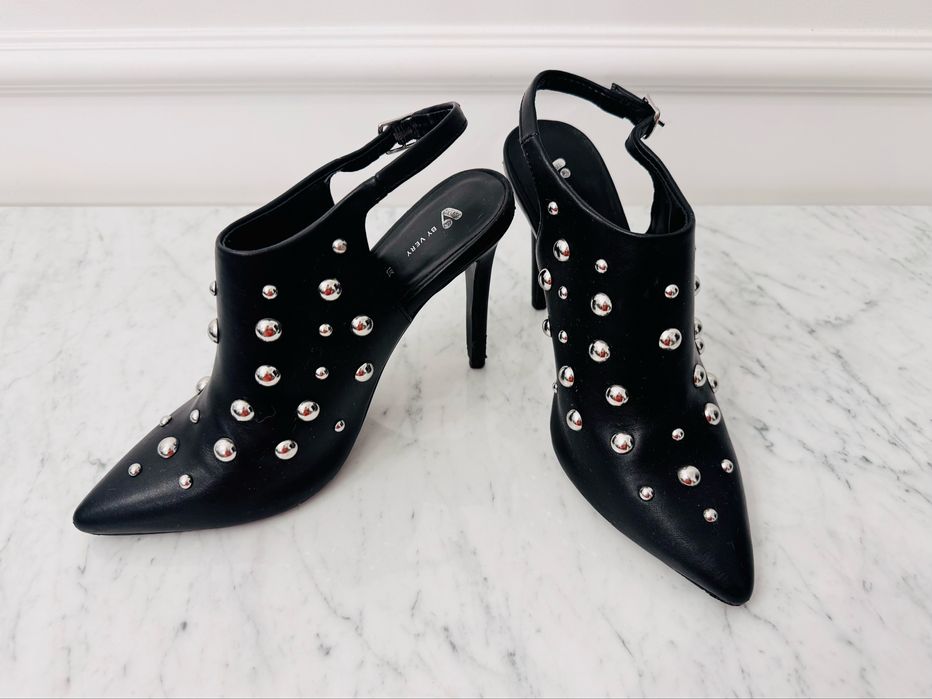 Eleganckie wsuwane bootki na szpilce w kolorze czarnym rozmiar - 37