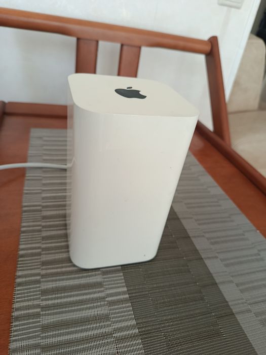 Маршрутизатор Apple AirPort Extreme A1521 (ME918RS/A)