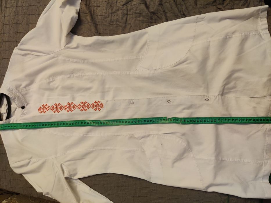 Халат вишиванка жіноча медична.