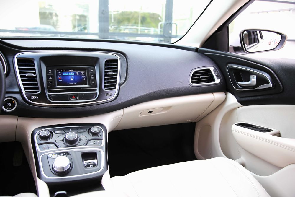 Продам Chrysler 200