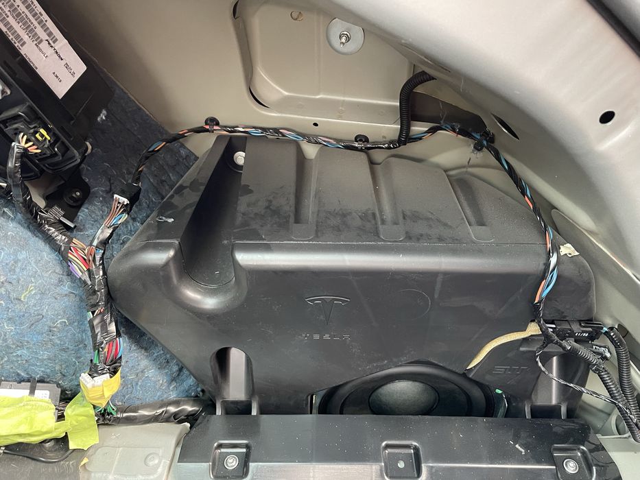 Полка,Саббуфер,Кавролин-ватин заднього багажнику Tesla model S Premium