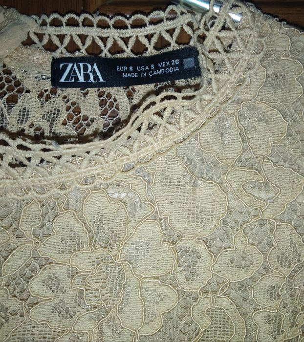 Бежева блуза від Zara