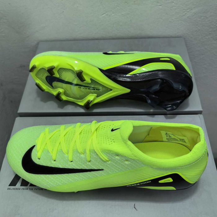 Футбольні бутси і сороконіжки Nike