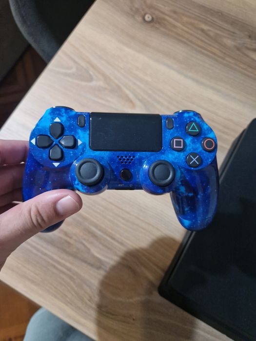 Ps4 slim 500gb com comando e cabos