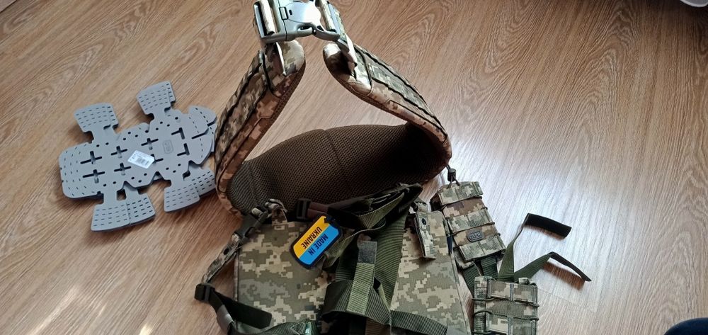 РПС, підсумки для магазинів, тактичний каремат сидіння, наколінники