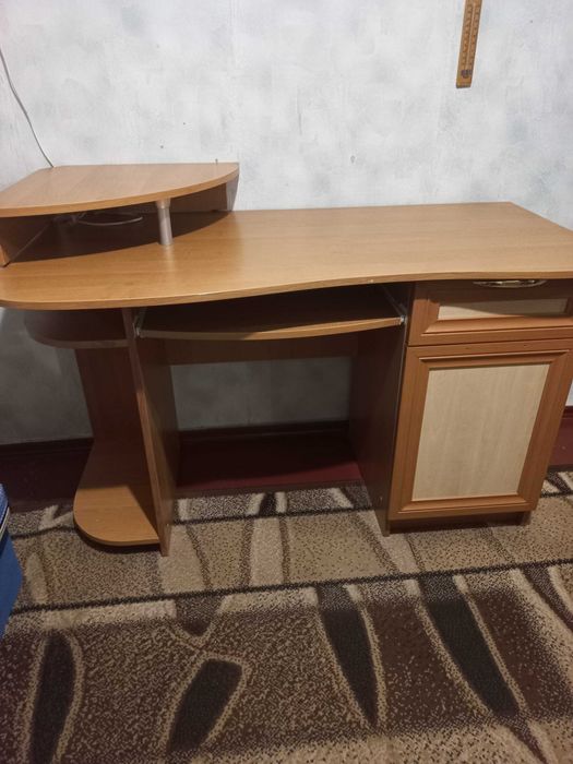 Письмовий/комп'ютерний стіл