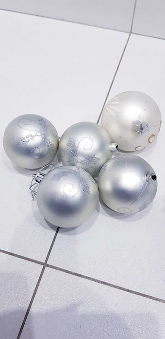 Srebrny zestaw ozdób choinkowych