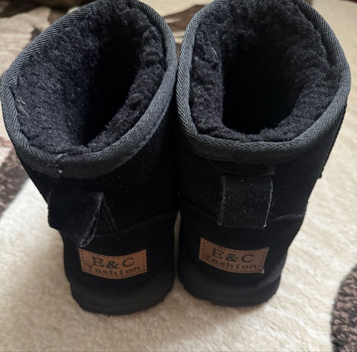 Уги для дівчинки