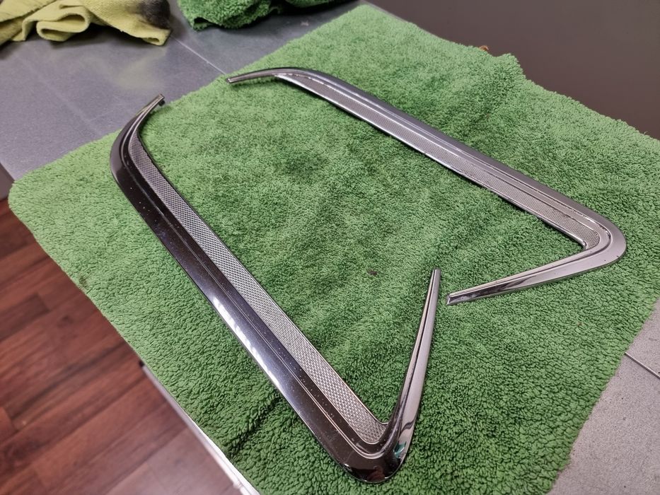 Frisos laterais traseiros Mercedes W110 W111