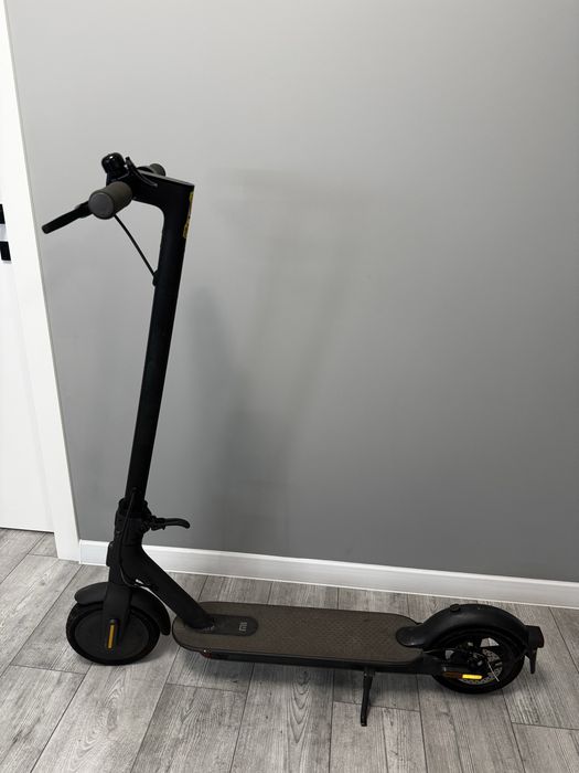 Самокат Mi Electric Scooter Essential