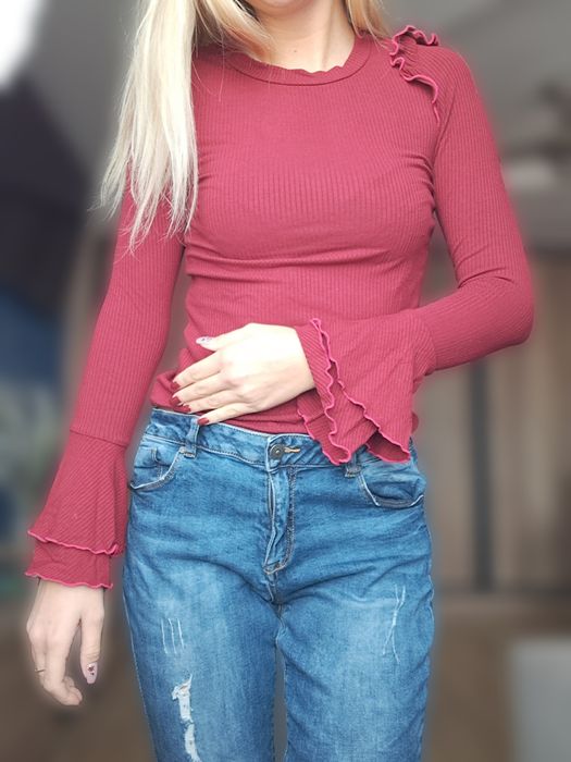 Bluzka z falbankami na rękawach