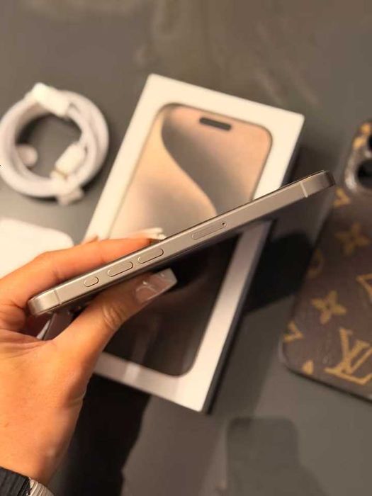 Telefon Apple iPhone 15 Pro 512GB Śliczny Stan