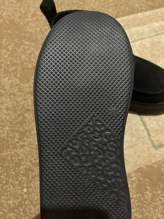 Продам ботинки 37 размер новые