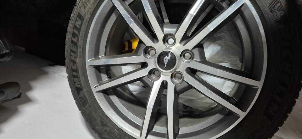 Jantes Mustang 235/50R18