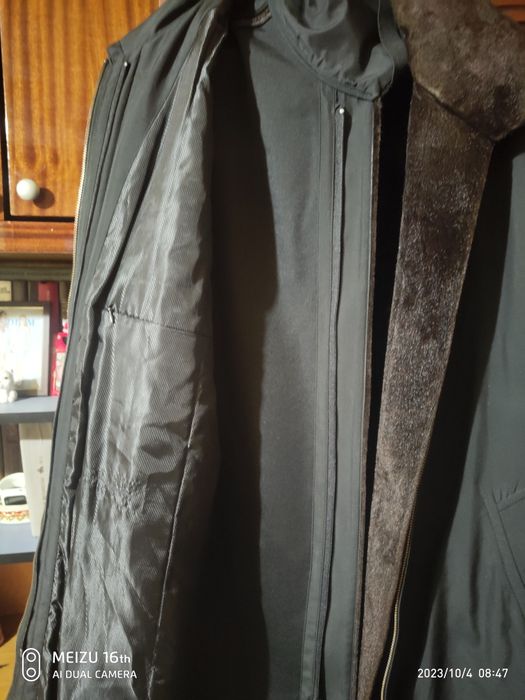 Продам куртку с подстежкой.