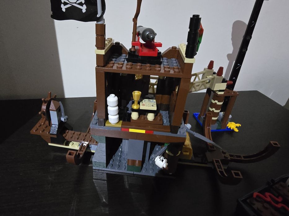 LEGO 6253,Esconderijo no Barco Naufragado Piratas