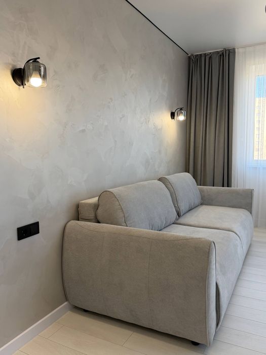 2- кімн новобудови здана з ремонтом меблями світло вода газ ліфт все є