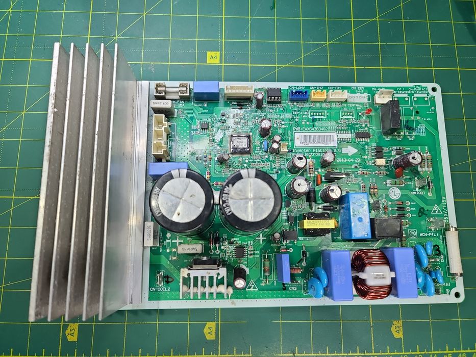 Інверторний кондиціонер  LG S12AF. Плата зовнішнього блоку.