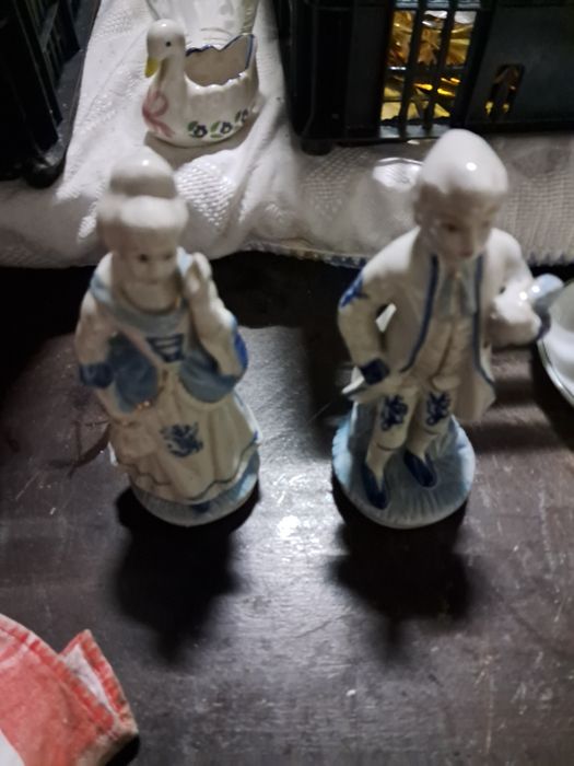 Duas estatuetas bonecos