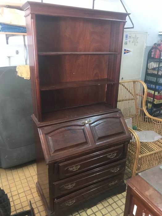 Study desk with shelves64575412406530120