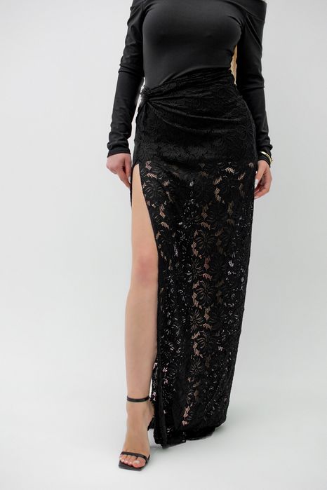 Мереживний комплект з комбінезоном та мереживною спідницею