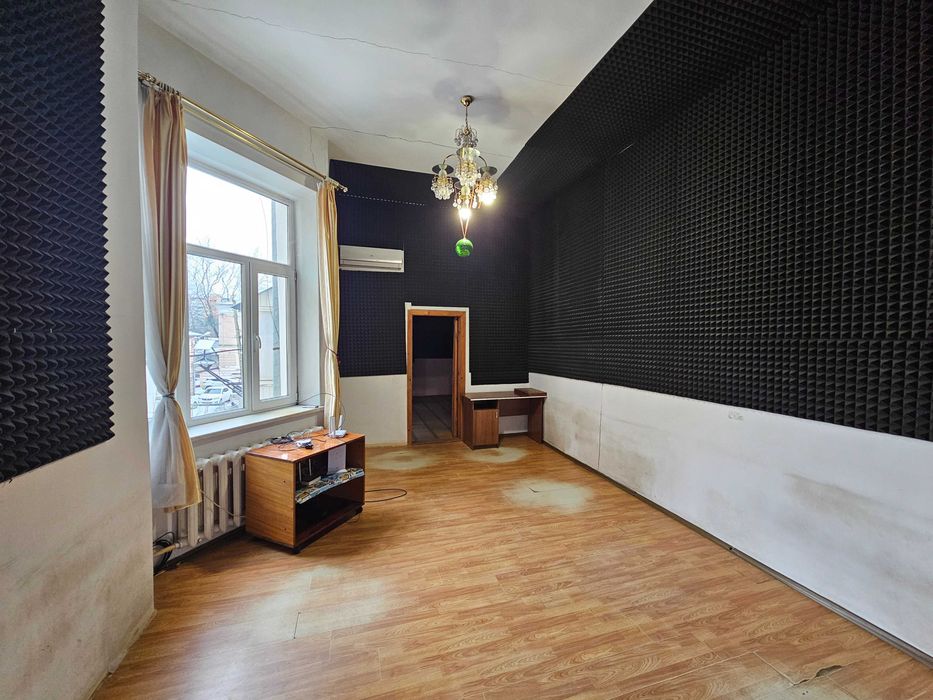 Оренда 2к квартири на вул. Руська42