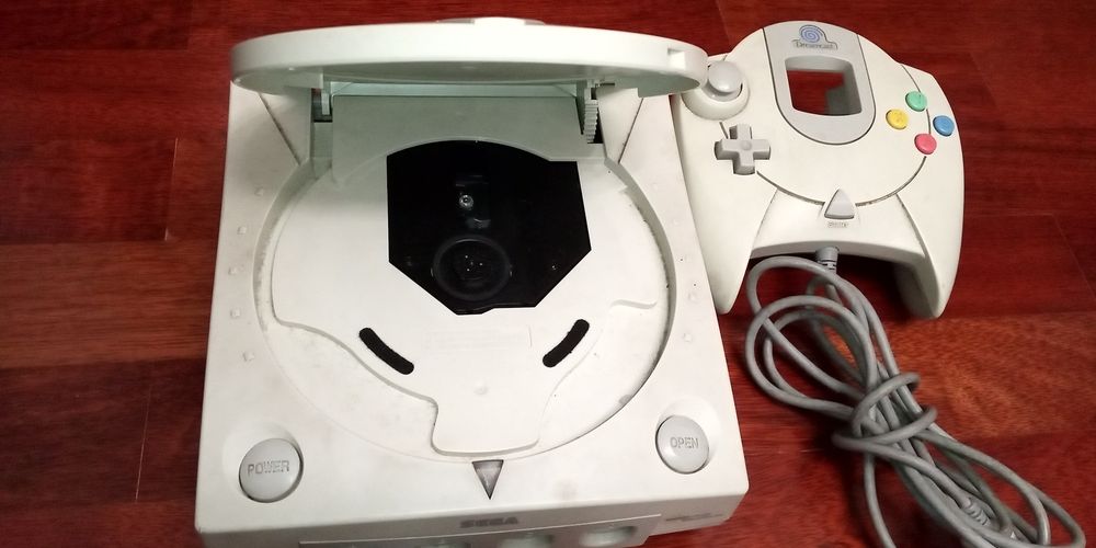 Dreamcast com comando para peças.