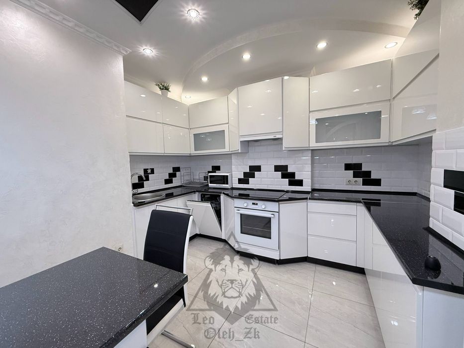 Оренда СУЧАСНОЇ  3-кім кв. 85м² ЖК " Парус " вул. Липинського 28 / Чорновола . До центру 15 хв пішки. Є БАЛКОН