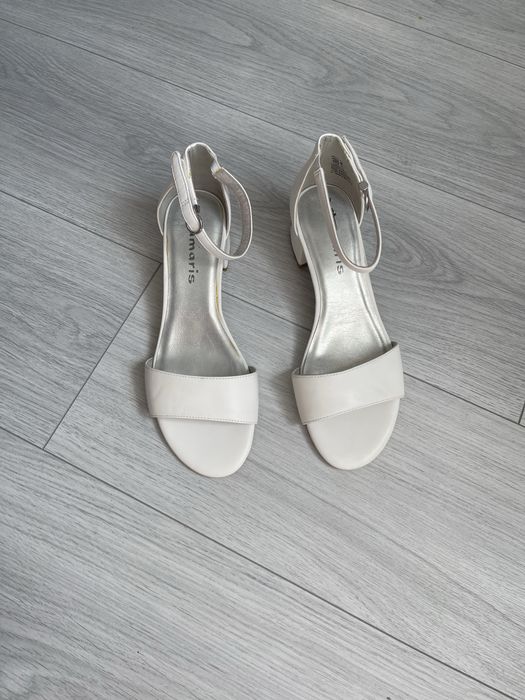 Белые туфли босоножки Tamaris  (39 размер)