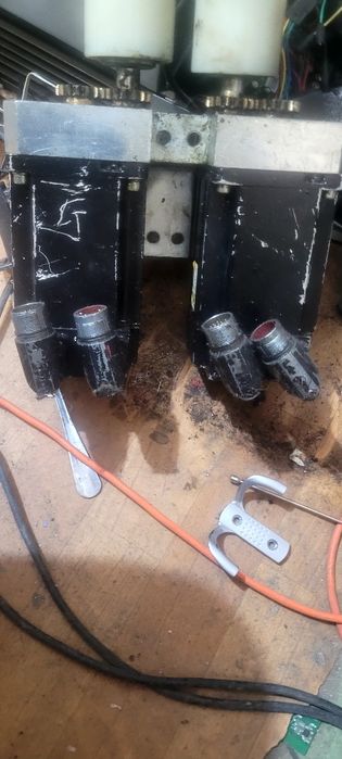 2 sztuki serwomotor silik Allen Bradley