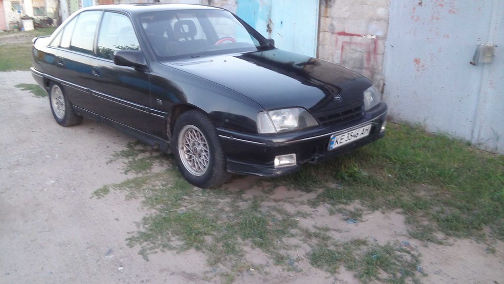 Продам Opel Omega на газу черный металлик, инжектор