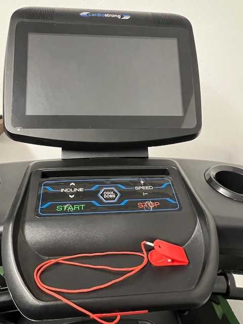 Bieżnia cardiostrong TX90, na gwarancji