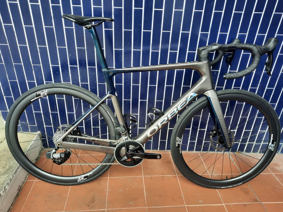 Orbea orca axs e rodas  de carbono