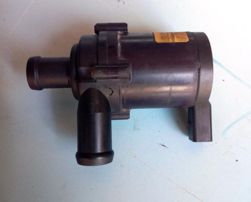 Насос системы охлаждения Volkswagen Touareg \ Audi Q7 моторчик помпа