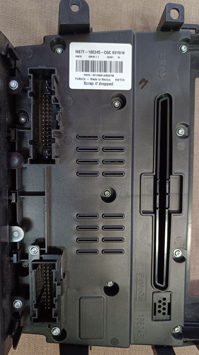 Панель керування кліматом і мультимедіа SYNC 3