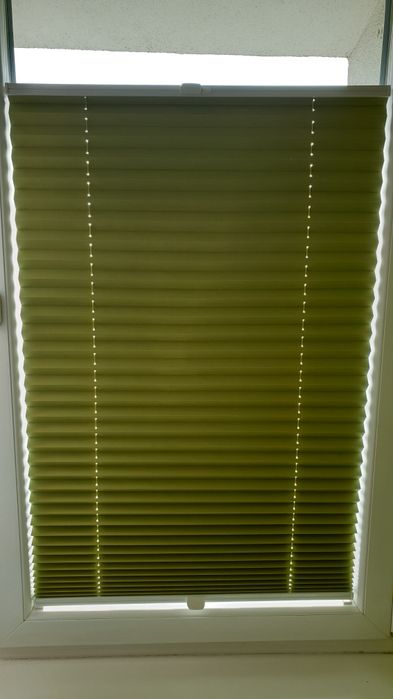 Plisy materiał zew biały wew kolor 69,5 i 105,5 Wew kolor na zew biały