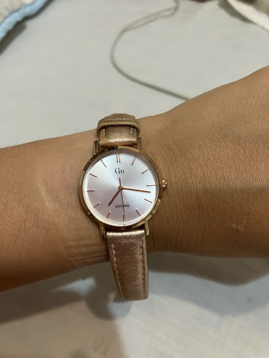 Relogio de marca com beacelete rm couro, rose gold, rm bom estado