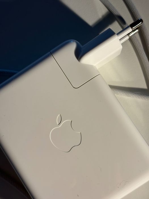 Adaptador Apple USB-C 140W Power Adapter + Cabo USB-C (2 m)