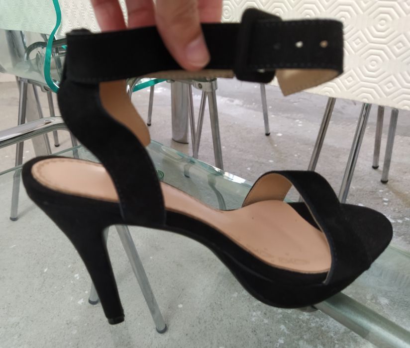 Vendo Sandálias Novas